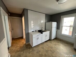 525 Allen St in New Britain, CT - Building Photo - Building Photo