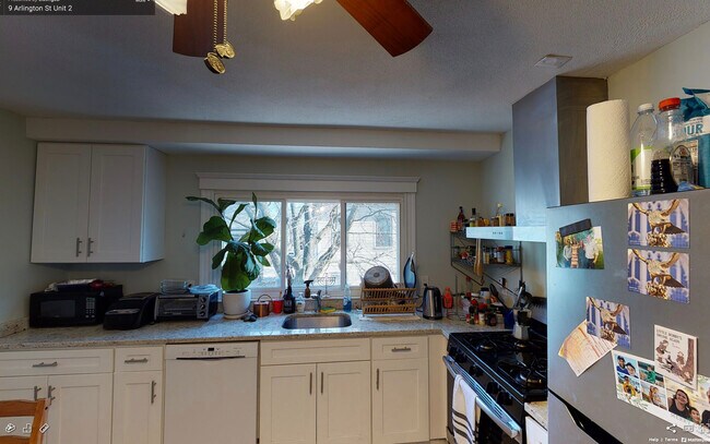 14 Arlington St, Unit 2B in Somerville, MA - Building Photo - Building Photo