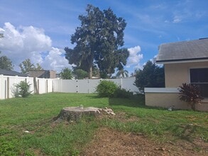 811 Granite Rd in Brandon, FL - Building Photo - Building Photo