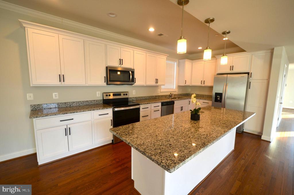 3541 Oak Dr in Edgewater, MD - Building Photo