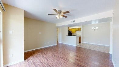 904 University Oaks Blvd in College Station, TX - Foto de edificio - Building Photo