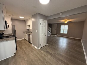 906 Seabreeze Ct in Chesapeake, VA - Building Photo - Building Photo