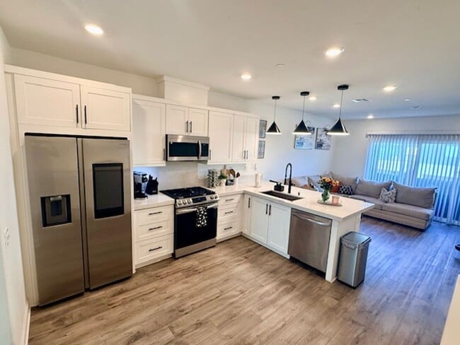 2052 Vela Ln in San Diego, CA - Building Photo - Building Photo