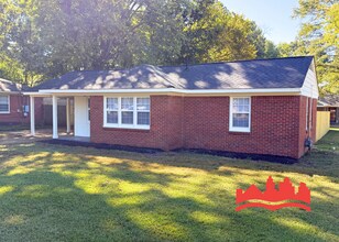 Charming and Updated 3-Bedroom Home for Rent! in Memphis, TN - Building Photo - Building Photo