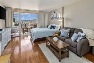 2345 Ala Wai Blvd in Honolulu, HI - Building Photo - Building Photo