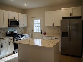 1205 Hillside Pl in North Bergen, NJ - Building Photo