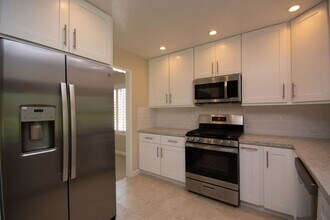 4325 Trieste Dr in Carlsbad, CA - Building Photo - Building Photo