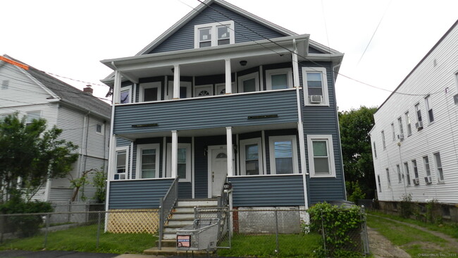 property at 35 Woodland Pl