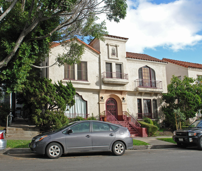 330 N Curson Ave in Los Angeles, CA - Building Photo - Building Photo