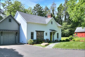 55 Kings Hwy N in Westport, CT - Building Photo - Building Photo