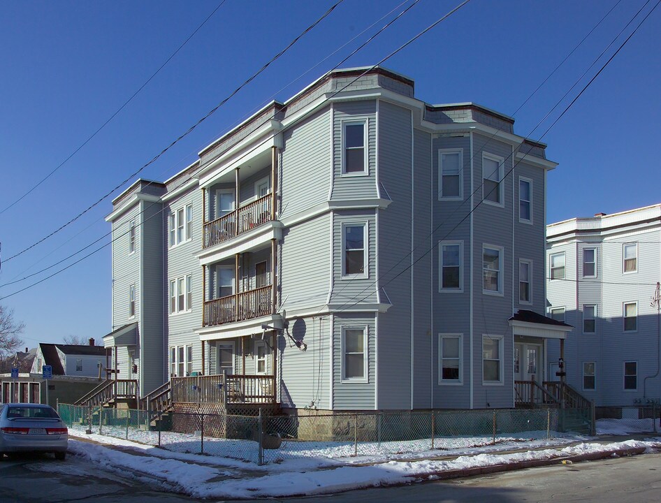 523 Whipple St in Fall River, MA - Building Photo