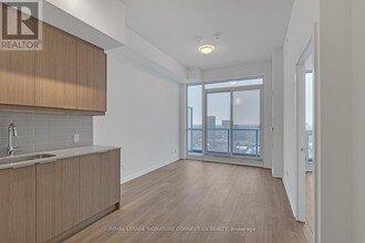32-3032 Forest Manor Rd in Toronto, ON - Building Photo - Building Photo