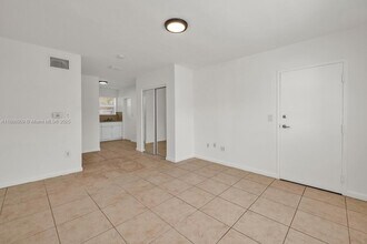 575 NE 82nd St in Miami, FL - Building Photo - Building Photo