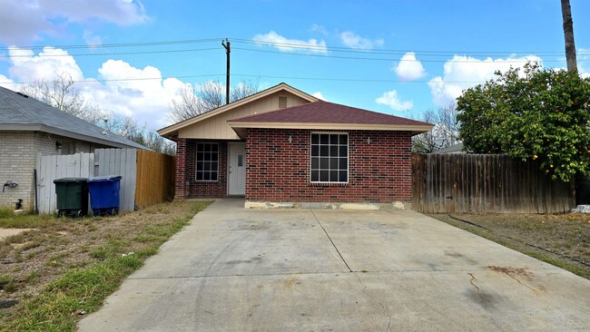 410 Prescott Loop in Laredo, TX - Building Photo - Building Photo