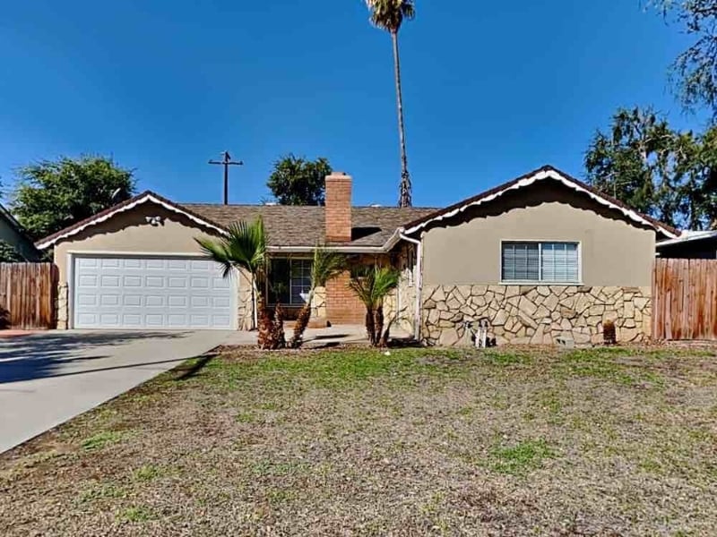 10635 Magnolia Ave in Riverside, CA - Building Photo