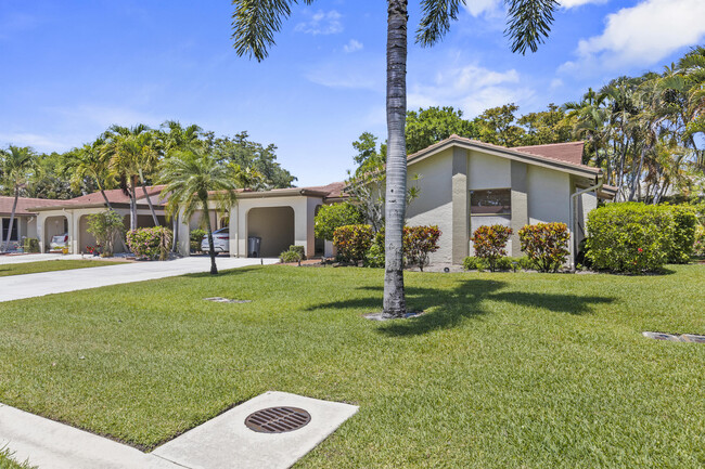 5992 Forest Grove Dr in Boynton Beach, FL - Building Photo - Building Photo
