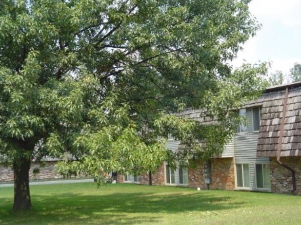 Butterfield Trails Apartments in North Aurora, IL - Building Photo - Building Photo