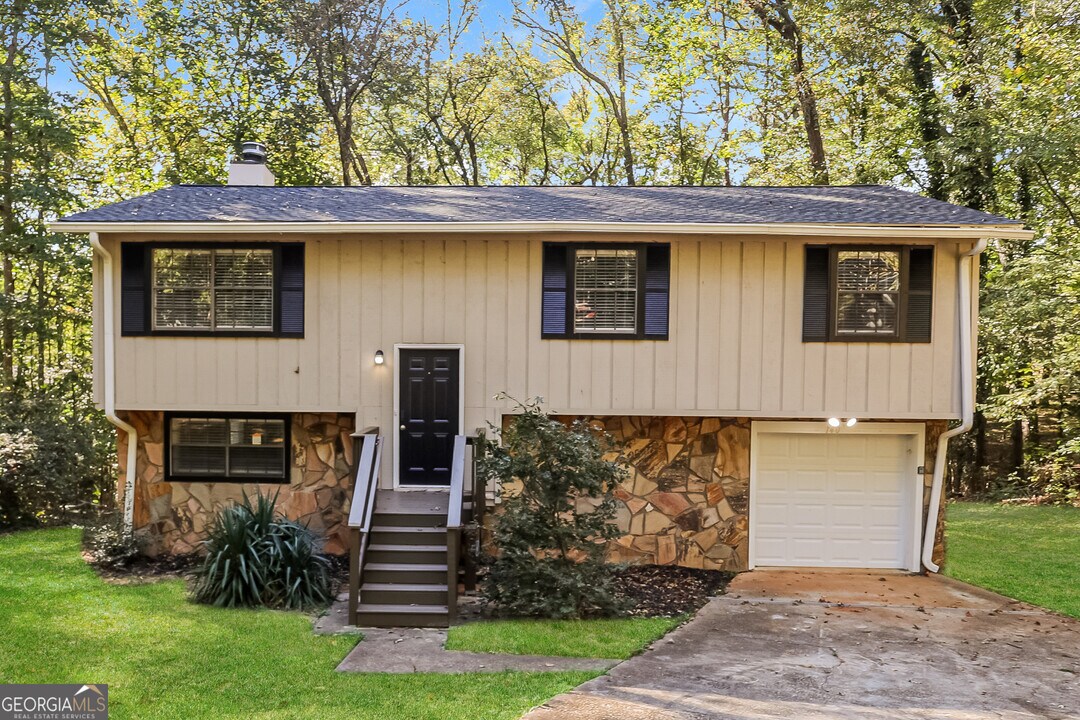 140 Hunt Ridge Dr in Stockbridge, GA - Building Photo