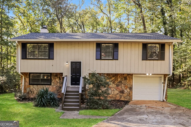 property at 140 Hunt Ridge Dr