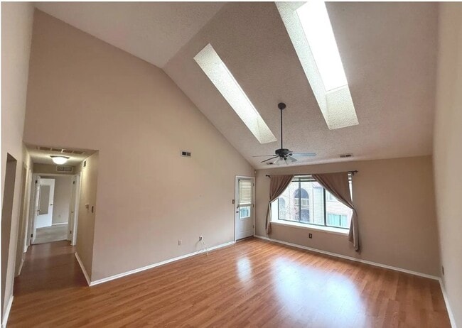5115C Aberdeen Dr in Mount Laurel, NJ - Building Photo - Building Photo