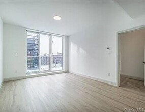 88-56 162nd St, Unit 2D in Queens, NY - Foto de edificio - Building Photo
