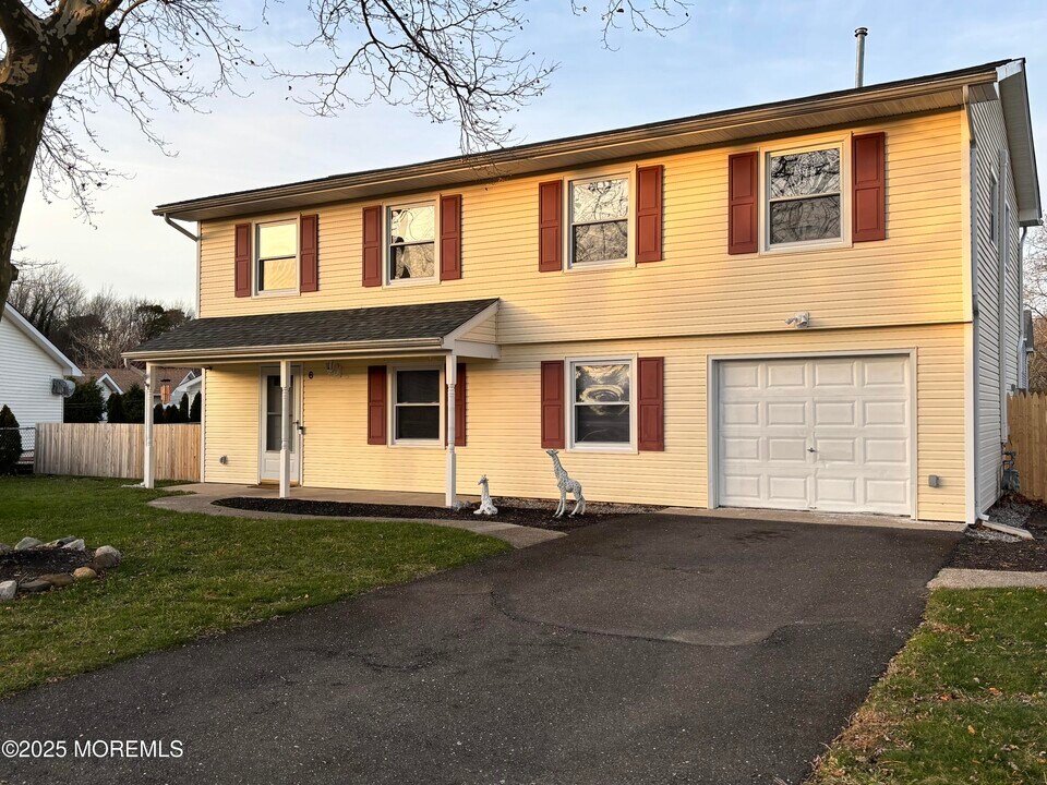 6 Reno Ct in Barnegat Township, NJ - Building Photo