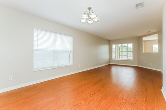352 Beacon Harbour Loop in Bradenton, FL - Building Photo - Building Photo