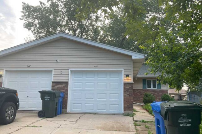 645 Kenilworth Ave in South Elgin, IL - Building Photo - Building Photo