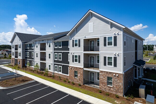 Riverchase Vista Apartments in Savannah, GA - Foto de edificio - Building Photo