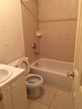 148F Main St, Unit B in Staten Island, NY - Foto de edificio - Building Photo