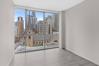 5 E Huron St in Chicago, IL - Foto de edificio - Building Photo