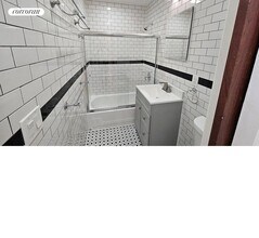 318 E 62nd St in New York, NY - Building Photo - Building Photo