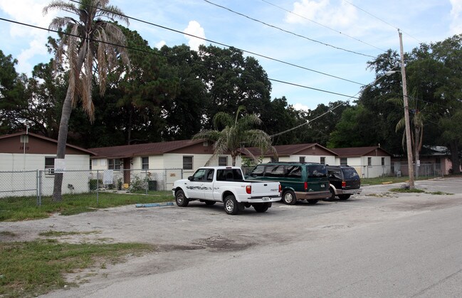 1510 E 140th Ave in Tampa, FL - Foto de edificio - Building Photo