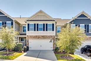1412 Bramblewood Dr in Fort Mill, SC - Building Photo