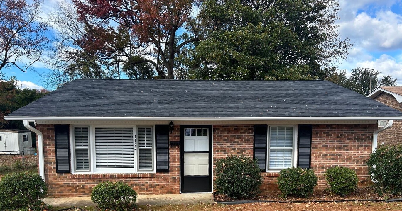 1153 Eisenhower Rd in Rock Hill, SC - Foto de edificio