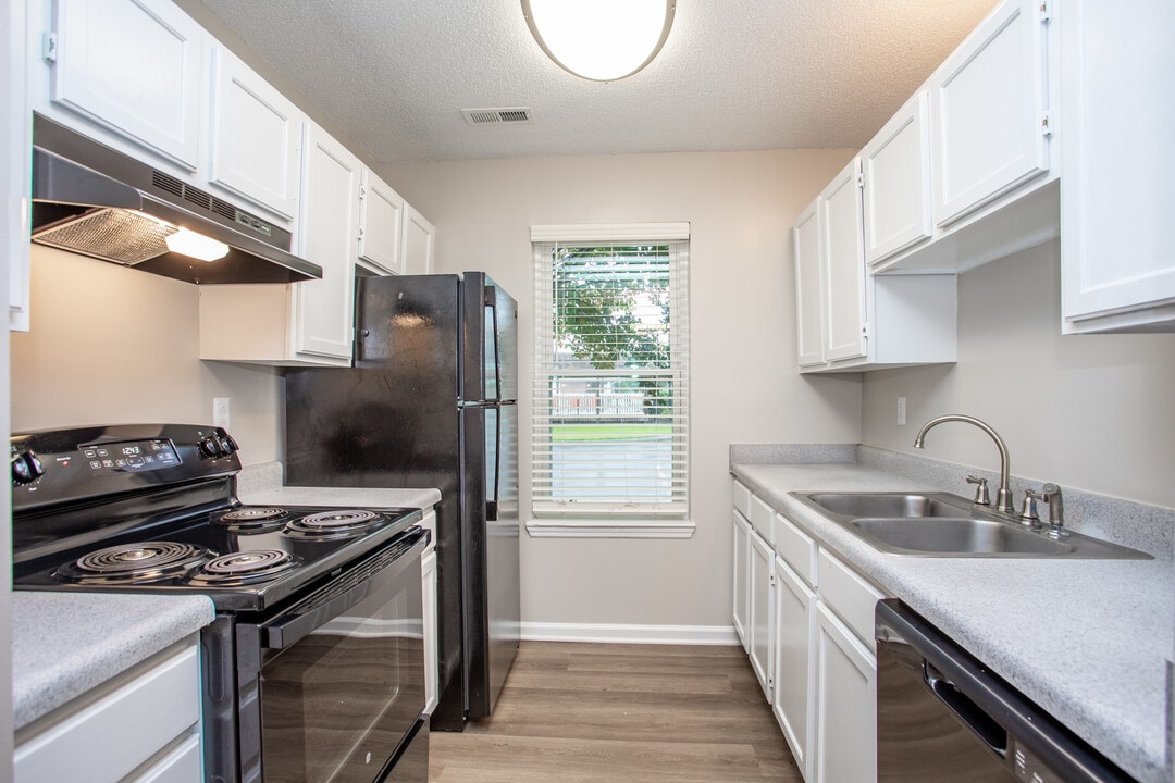 North Chase Apartments in Wilmington, NC - Building Photo