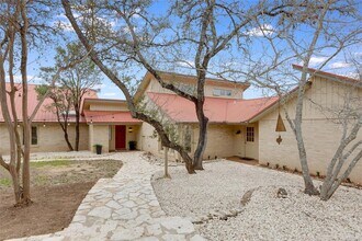 18205 Ridge Rd in Lago Vista, TX - Foto de edificio - Building Photo