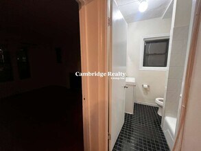 458 Park Dr, Unit 1A in Boston, MA - Foto de edificio - Building Photo