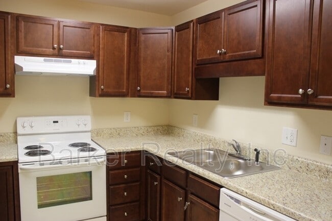 201 E Ransom St in Fuquay Varina, NC - Building Photo - Building Photo