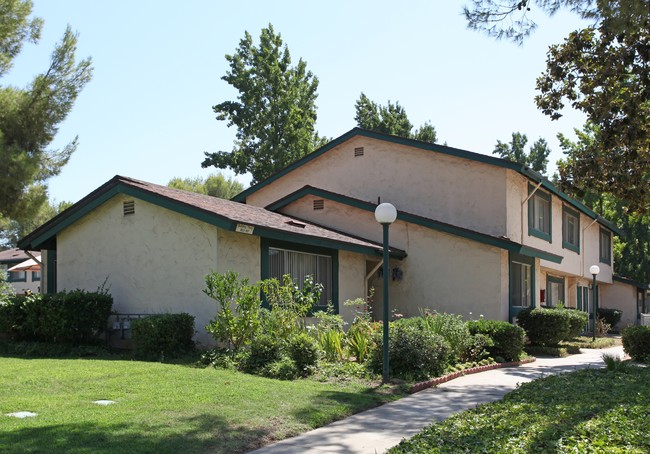 Millbrook Park Apartments in Fresno, CA - Foto de edificio - Building Photo