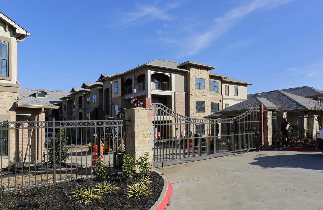 Sorrel Phillips Creek Ranch Apartments in Frisco, TX - Building Photo