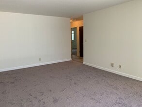 255 S Rengstorff Ave in Mountain View, CA - Building Photo - Building Photo
