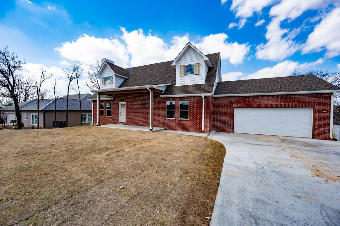 514 Oak Ridge Dr in Sand Springs, OK - Building Photo