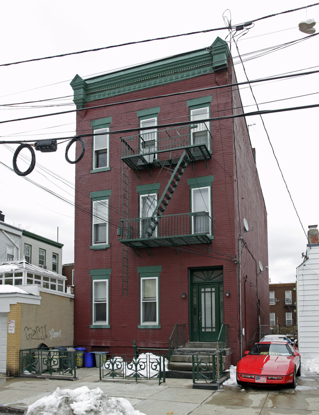 114 Hancock Ave