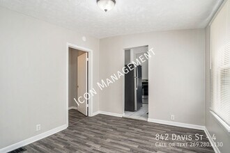842 Davis St in Kalamazoo, MI - Building Photo - Building Photo