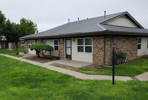 Hillcrest Manor in Cimarron, KS - Building Photo