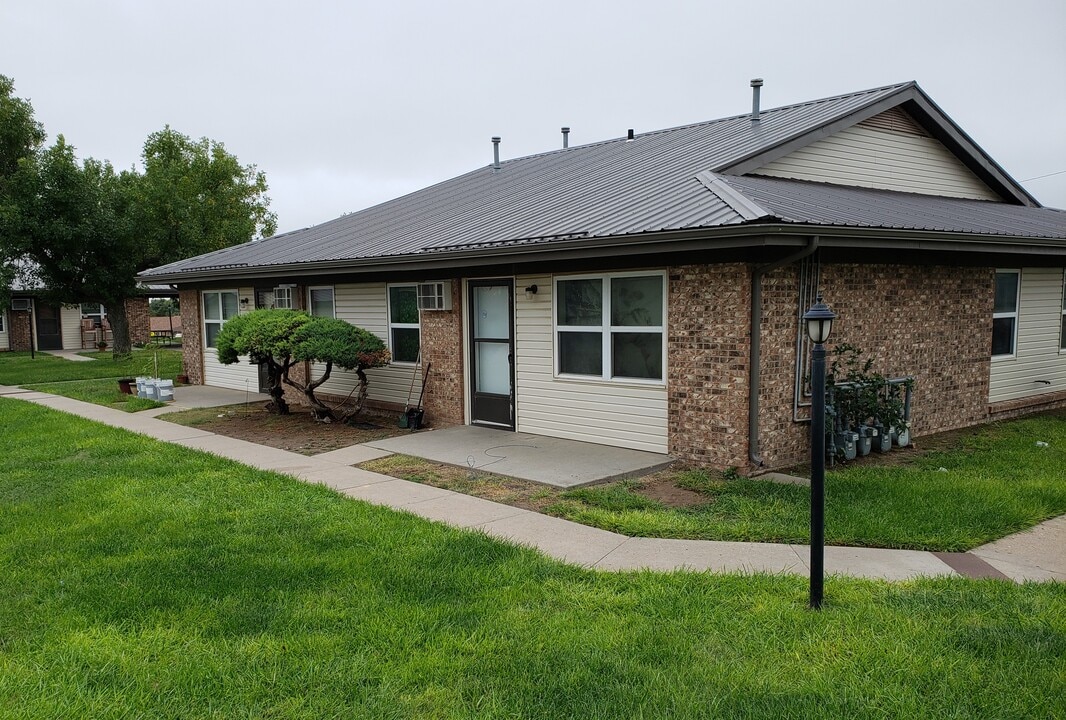 Hillcrest Manor in Cimarron, KS - Building Photo