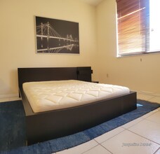 540 Brickell Key Dr in Miami, FL - Building Photo - Building Photo