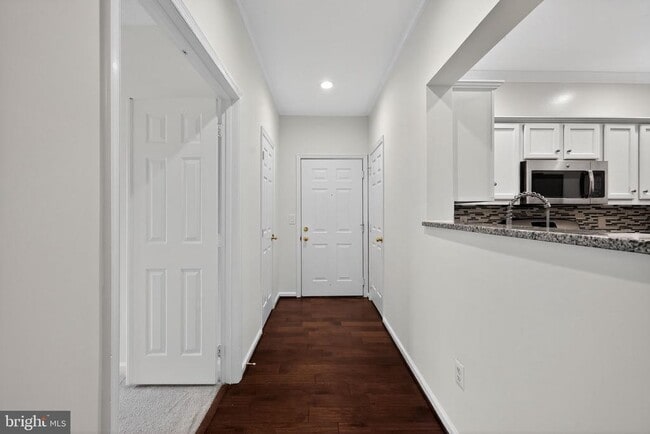 12016 Taliesin Pl in Reston, VA - Building Photo - Building Photo