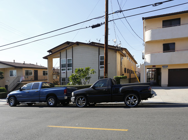 905 Centennial St in Los Angeles, CA - Foto de edificio - Building Photo